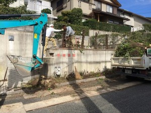 擁壁解体からの駐車場増設工事2