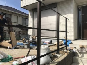 目隠しフェンス工事中（川西市